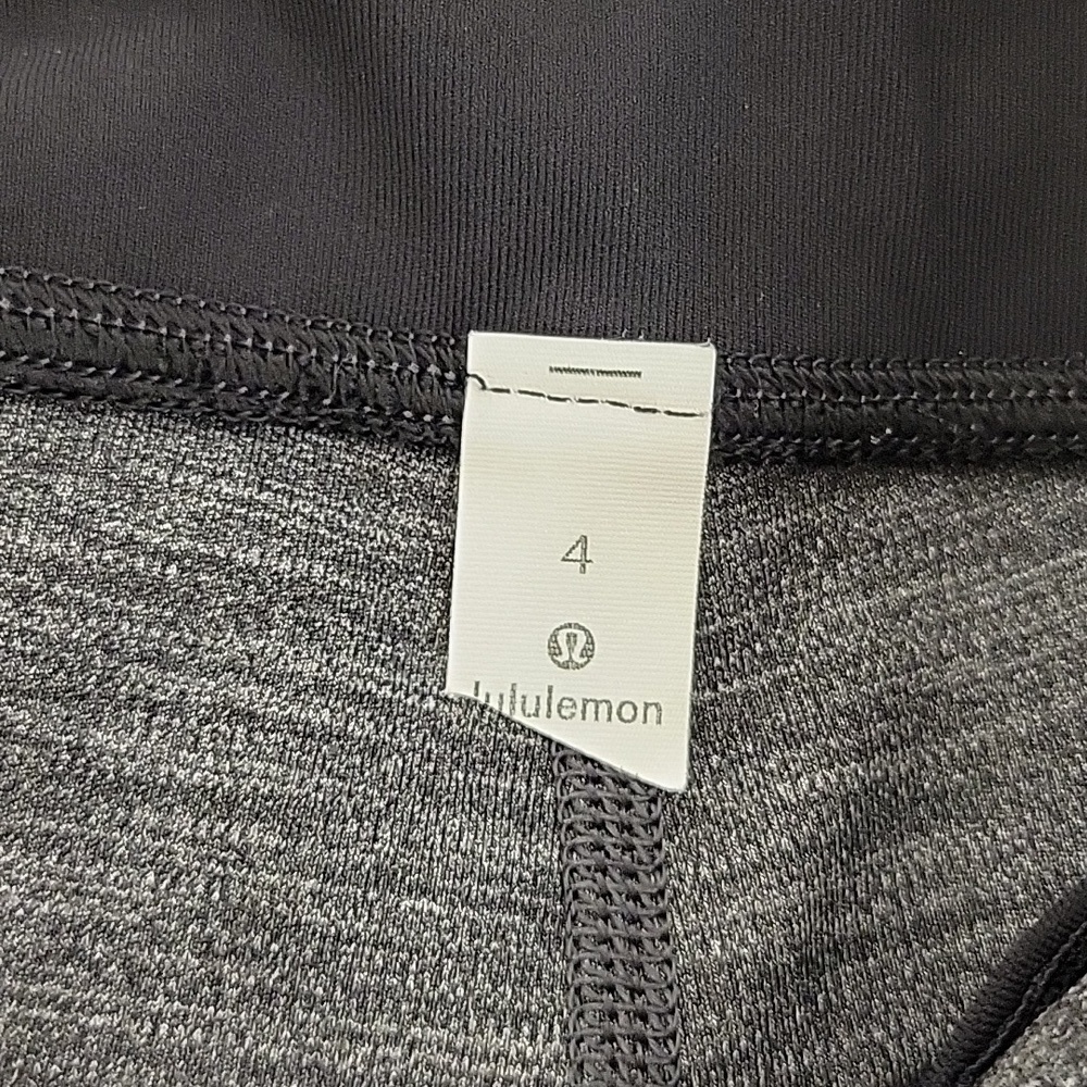 Lululemon Grey/black leggings women's sz 4 phone pockets, 23" inseam - Picture 5 of 5